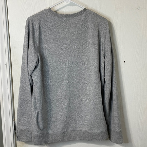 L.L. Bean Like New Heather Gray Logo Soft Crewneck Sweater Size Medium - Picture 7 of 7